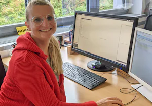 Grit H. - Mitarbeiterin in der IT bei der Hörmann KG Brandis 1997 begann ich bei der Hörmann KG Brandis meine Ausbildung zur Industriekauffrau. In dieser Zeit lernte ich das Unternehmen und einen Großteil der Belegschaft kennen. Ich durchlief verschiedene...