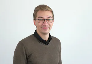 Sören M. - Mitarbeiter Vertriebsinnendienst für Industrietorsysteme & Verladetechnik in der Niederlassung Bremen Mittlerweile bin ich bereits über 3 Jahre im Unternehmen und fühle mich sehr wohl. Ich betreue unsere Händlerkunden bei Aufträgen oder natürlich auch bei Problemen. Darüber hinaus betreue ich im...