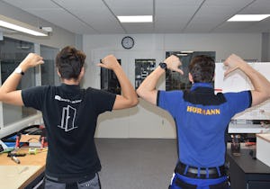 Jan Erik K. - Auszubildender zum Elektroniker für Betriebstechnik bei der Hörmann KG Brockhagen Im Laufe meiner Ausbildung hatte ich die Möglichkeit ein überbetriebliches Projekt anzuregen. In diesem Projekt haben wir einen LED-Cube der besonderen Art gebaut und programmiert. Angefangen hat...