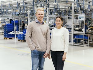 Du möchtest studieren, aber dennoch nicht auf wertvolle... Du möchtest studieren, aber dennoch nicht auf wertvolle Praxiserfahrung im Unternehmen verzichten? Dann ist das duale Studium der richtige Weg.
Für leistungsstarke Abiturient:innen heißt es bei...