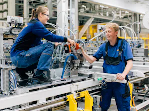 Ausbildungsberufe im gewerblich/technischen Bereich Elektroniker:in für Betriebstechnik (m/w/d)Fachkraft für Metalltechnik (m/w/d)Industriemechaniker:in (m/w/d)Maschinen- und Anlagenführer:in (m/w/d)Mechatroniker:in (m/w/d)Technische:r...