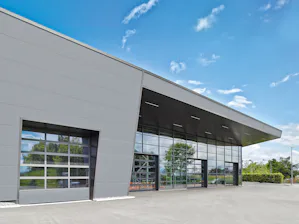 De Hörmann-producten, productieprocessen en de complete... Garage met Hörmann overheaddeuren