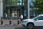 A Hörmann OktaBlocknak tengelyszimmetrikus geometriája miatt nincs előre meghatározott ütközési oldala, így a jármű bármilyen irányból történő ütközésének megakadályozására alkalmas. Nagyon sokféle megoldásunk van, attól függően, hogy mi a megrendelő célja. Telepítünk fix, süllyedő vagy mobil oszlopokat, road blockereket, sorompórendszereket. A Pilomat oszlopaink például kaphatók...
