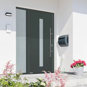 Thermo65 motivo 610S, in Decograin Titan Metallic CH 703, con elemento laterale Se desiderate dotare l'ingresso della vostra casa di una porta di alta qualità ed esteticamente elegante, la porta d'ingresso Hörmann Thermo65 fa al caso vostro.
Il manto in acciaio a tutta...