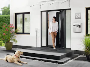 Thermo65 motivo 750, in Decograin Titan Metallic CH 703 Vantaggi in breve:
Sicurezza RC2 opzionaleElevato isolamento acustico: fino a 32 dB (a seconda dell'equipaggiamento)Coibentazione termica molto buona: valore UD fino a 0,87 W/(m²·K)La guarnizione a...
