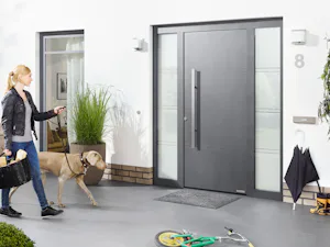 ThermoSafe motivo 872, nel colore preferenziale grigio antracite RAL 7016, opaco Coibentazione termica particolarmente elevata grazie al telaio in alluminio a taglio termico da 80 mm, equipaggiamento di sicurezza RC 3 di serie con serratura di sicurezza a 5 punti e una gamma di...