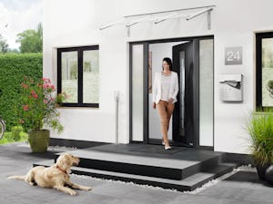 Con i portoncini d'ingresso Thermo65 e Thermo46 Hörmann è... Con i portoncini d'ingresso Thermo65 e Thermo46 Hörmann è facile sentirsi bene. Perché questi componenti per l'edilizia di alta qualità convincono per un buon coefficiente di isolamento termico, un...