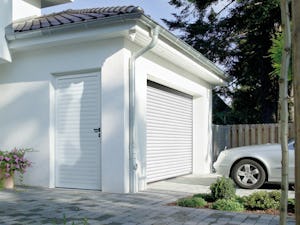 Hörmann vi offre la porta giusta per ogni ambiente della... Hörmann vi offre la porta giusta per ogni ambiente della vostra casa, che sia nuova o ristrutturata. Se cercate una porta di sicurezza per la cantina o l'entrata del garage, una porta ignifuga per il...
