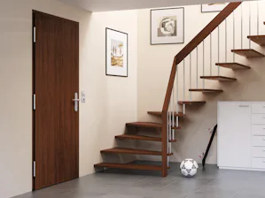 La porta di sicurezza KSI Thermo colpisce per svariati... La porta di sicurezza KSI Thermo colpisce per svariati vantaggi: grazie al battente a taglio termico offre la massima coibentazione termica e inoltre dispone di un equipaggiamento di sicurezza...