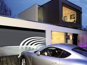 Basta premere un tasto per entrare in garage protetti anche... Basta premere un tasto per entrare in garage protetti anche in caso di maltempo. Di notte, un accesso diretto significa molta sicurezza in più.
Come azienda a conduzione familiare siamo consapevoli...