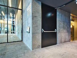 Le porte multiuso in acciaio presentano vantaggi... Le porte multiuso in acciaio presentano vantaggi convincenti: porte per diversi requisiti funzionali installate sullo stesso piano di un edificio sono perfettamente in armonia grazie allo stesso...