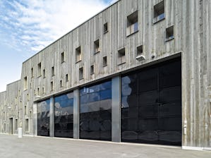 I sistemi di chiusura ad ingombro ridotto si adattano a... I sistemi di chiusura ad ingombro ridotto si adattano a qualsiasi edificio industriale grazie alle loro diverse applicazioni. In questo modo viene garantita la sicurezza di progettazione sia per gli...