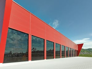 I sistemi di chiusura ad ingombro ridotto si adattano a... I sistemi di chiusura ad ingombro ridotto si adattano a qualsiasi edificio industriale grazie alle loro diverse applicazioni. In questo modo viene garantita la sicurezza di progettazione sia per gli...
