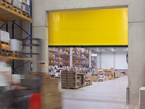 Le porte rapide industriali Hörmann vengono utilizzate sia... Le porte rapide industriali Hörmann vengono utilizzate sia in interni che in esterni per l’ottimizzazione dei flussi di traffico, il miglioramento del clima degli ambienti e il risparmio energetico....