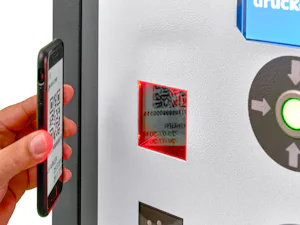 QR Code Scan con lo smartphone Scansione del codice QR con l'uso di uno smartphone