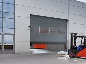 En industri-leddport er konstruert for å åpnes og lukkes,... En industri-leddport er konstruert for å åpnes og lukkes, flere ganger per dag. Derfor er alle komponentene til porten mer robuste og slitesterke. Den robuste konstruksjonen reduserer vedlikeholds- og...