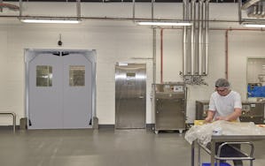 Pendelport- passer utmerket som truckport Hörmann Flex-pendelporter er en enkel og stabil port som passer utmerket som truckport, da den tåler hard slitasje samtidig som den er enkel å gå eller kjøre igjennom. Pendelportene leveres ferdig...