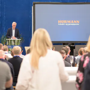Det vanket mange godord til de norske medarbeiderne fra eiere og ledelse i Hörmann Gruppen under feiringen av 25-årsjubileet 2-3- mai. Det vanket mange godord til de norske medarbeiderne fra eiere og ledelse i Hörmann Gruppen under feiringen av 25-årsjubileet 2-3- mai.