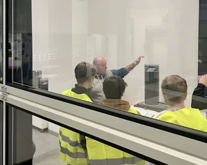 Forrige uke åpnet Hörmann Norges avdeling i Kristiansand... Forrige uke åpnet Hörmann Norges avdeling i Kristiansand dørene for elever fra VG2 Industriteknologi ved Søgne videregående skole. Elevene fikk muligheten til å bli bedre kjent med bedriften gjennom...