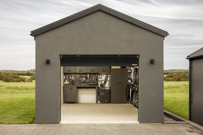 Smart förvaring i garaget. Smart förvaring i garaget.