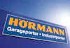 Blå fasad med Hörmann-skylt på.