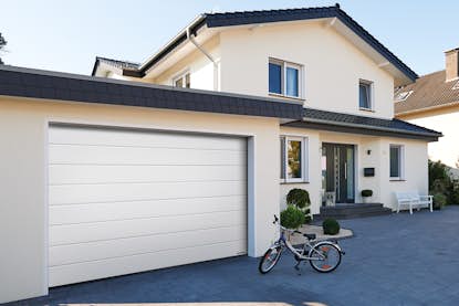 Garageport vit. Garageport vit.