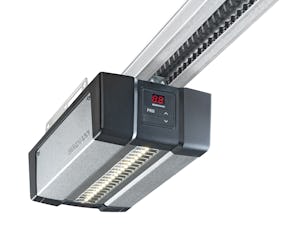 Våra garageportsmotorer låter dig köra in i garaget, skyddad... Silvrig motorkåpa med helgående LED-list i mitten.