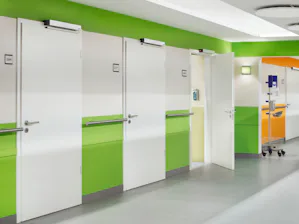 Vnútorné dvere s pohonom dverí PortaMatic Vnútorné dvere sa s pohonom dverí PortaMatic Hörmann obsluhujú veľmi jednoducho automaticky prostredníctvom ručného vysielača alebo tlačidla. Množstvo funkcií a možností nastavenia ho robia maximálne...