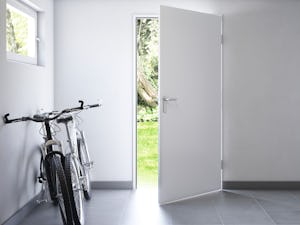 Je úplne jedno, či ide o novostavbu alebo modernizáciu,... Je úplne jedno, či ide o novostavbu alebo modernizáciu, spoločnosť Hörmann ponúka pre každú oblasť domu správne dvere. Či už bezpečnostné dvere do pivnice alebo pre vstup do garáže, dvere brániace...