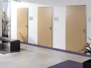 Robustné vnútorné dvere, bezpečné dvere do bytov, plne... Robustné vnútorné dvere, bezpečné dvere do bytov, plne presklené dvere do kancelárií alebo termicky oddelené vonkajšie dvere - rozmanitosť je našou silnou stránkou.
prejsť na Funkčné dvere pre...
