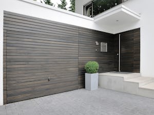 všetko hovorí za originál: kvalita a bezpečnosť, vzhľad a... všetko hovorí za originál: kvalita a bezpečnosť, vzhľad a komfort a vyspelá technika. V každej bráne Hörmann Berry sa ukrývajú skúsenosti z 50 rokov know-how vo výrobe garážových brán. Vďaka množstvu...