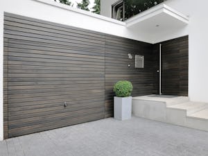 všetko hovorí za originál: kvalita a bezpečnosť, vzhľad a... všetko hovorí za originál: kvalita a bezpečnosť, vzhľad a komfort a vyspelá technika. V každej bráne Hörmann Berry sa ukrývajú skúsenosti z 50 rokov know-how vo výrobe garážových brán. Vďaka množstvu...