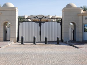 Dopravné stĺpiky sú jednou z najčastejšie používaných foriem... Dopravné stĺpiky sú jednou z najčastejšie používaných foriem kontroly príjazdu – a to právom, pretože možnosti ich použitia sú rôznorodé. Naše dopravné stĺpiky umožňujú flexibilnú a zároveň spoľahlivú...