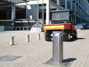 Naše poloautomatické dopravné stĺpiky sú vhodné pre všetky... Naše poloautomatické dopravné stĺpiky sú vhodné pre všetky scenáre použitia, ktoré súvisia s nízkymi frekvenciami využitia (cca 5 pohybov za deň, celkový počet pohybov 3 000 000).
Použite naše...