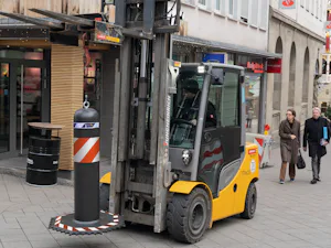 Maximálna flexibilita
Zábrany OktaBlock môžu byť... Maximálna flexibilita
Zábrany OktaBlock môžu byť usporiadané jednotlivo, v radoch alebo v odstupoch. Tým je možné v závislosti od požiadaviek implementovať individuálne koncepty ochrany. Okrem toho...