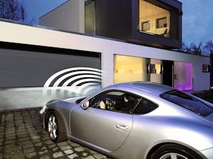 Jedno stlačenie gombíka a Vy sa dostanete za každého počasia... Jedno stlačenie gombíka a Vy sa dostanete za každého počasia suchou nohou do garáže. Za tmi prispeje priama cesta vyššej bezpečnosti.
Ako rodinný podnik si uvedomujeme zodpovednosť za ďalšie...