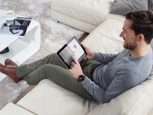 Systém Smart Home "Made in Germany" Lokálne ukladanie... Systém Smart Home "Made in Germany" Lokálne ukladanie údajov bez cloudu Jednoduchá inštalácia a obsluha prostredníctvom aplikácie alebo hlasového ovládania Certifikovaný a mimoriadne bezpečný...