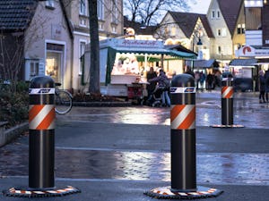 Či už ide o jarné mestské slávnosti, o letné festivaly alebo... Či už ide o jarné mestské slávnosti, o letné festivaly alebo o zimné vianočné trhy: Vďaka certifikovaným mobilným zábranám Hörmann si zaistite príjazdové cesty k miestam rôznych podujatí na voľných...