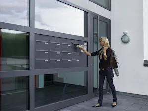 The comfort class: TopComfort Are you looking for an entrance area bathed in sunlight with a glass front door that is well equipped in terms of thermal insulation and security? Then our TopComfort front door is the right choice...