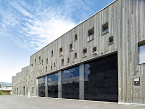Industrial Sectional Doors These space-saving door systems can be adapted to different industrial facilities using various track applications. This gives you planning reliability when building a new facility or renovating....