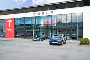 Car Showrooms Our car showroom doors are designed with both function and aesthetics in mind, offering a reliable solution to all your needs, while also looking appealing to your customers. To meet the wide range of...