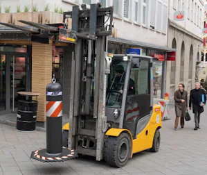 Maximum flexibility The Hörmann OktaBlock can be installed individually, in rows, or staggered, allowing for quick and cost-effective securing of both small and large areas. It provides an optimal passage width of 1.20...