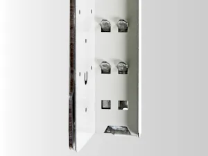 Sécurité Les portes Hörmann 340S sont équipées de dispositifs de sécurité sur les sections inférieures pour plus de protection et de tranquillité d'esprit.