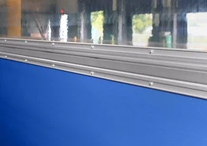 Remplacement Facile Cette porte Speed-Master® est construite de charnières en aluminium brevetées et imbriquées créant une conception de panneau sectionnel en reliant le 90 oz. / m². Panneaux Bulldog XT pour la stabilité...