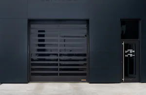 Custom RAL Color with Smoke Gray Tint Nos portes CV sont disponibles avec des lattes de vision à double vitrage claires ou teintées. Les lattes à double vitrage offrent de meilleures performances thermiques par rapport aux marques...