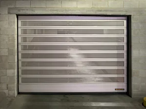 Les lattes ventilées sont sélectionnées pour être utilisées dans les applications où la ventilation est nécessaire, comme dans les parkings.