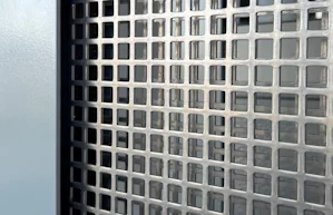 Les lattes ventilées sont sélectionnées pour être utilisées dans les applications où la ventilation est nécessaire, comme dans les parkings.