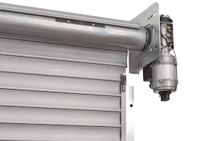 Conception compacte sans ressort pour Installation rapide Notre conception sans ressort permet des rails de guidage compacts en aluminium qui ne nécessitent que 4" d'espace latéral. Les rails sont installés rapidement et facilement directement sur la...
