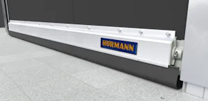 Barra Inferior Pivotante de Aluminio para un Fácil Reinicio Después de un Impacto La barra inferior pivotante de aluminio patentada por Hörmann se incluye en toda la línea de puertas nuevas de la SERIE HD. Este diseño innovador y estéticamente agradable funciona de manera confiable...
