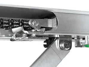 EngageLock™ Sentez-vous toujours en sécurité grâce au système unique EngageLock™. Cette fonctionnalité intégrée élimine l’actionnement de la porte arrière en cas de panne de courant.